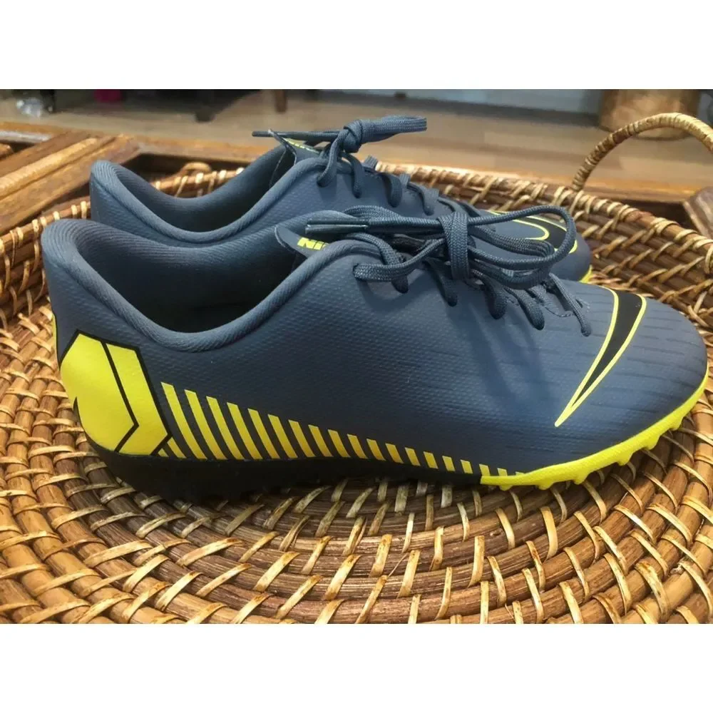 Nike Mercurial Vortex II Soccer size 5.5‎